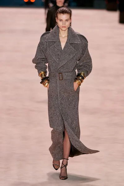 Look 15
